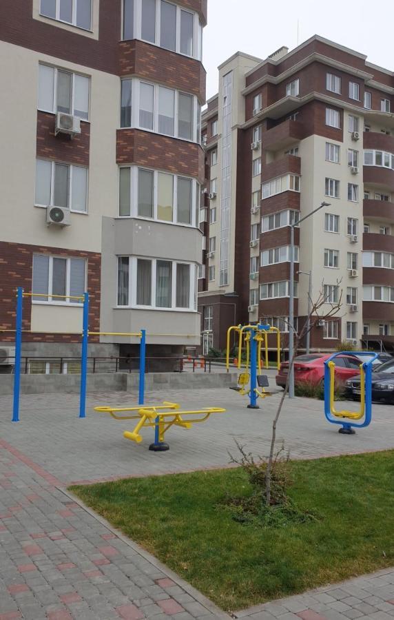 Уютная Квартира На Сутки С Видом На Море И Близостю Пляжа Krîjanivka Exterior foto